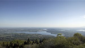 Vista sui laghi varesini dal Sacro Monte di Varese. 